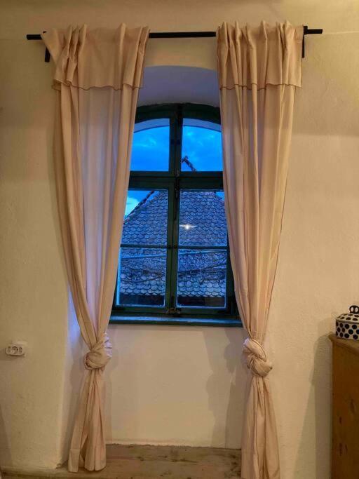 House By The Church - Entire House Crit Extérieur photo