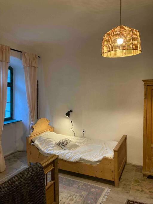 House By The Church - Entire House Crit Extérieur photo
