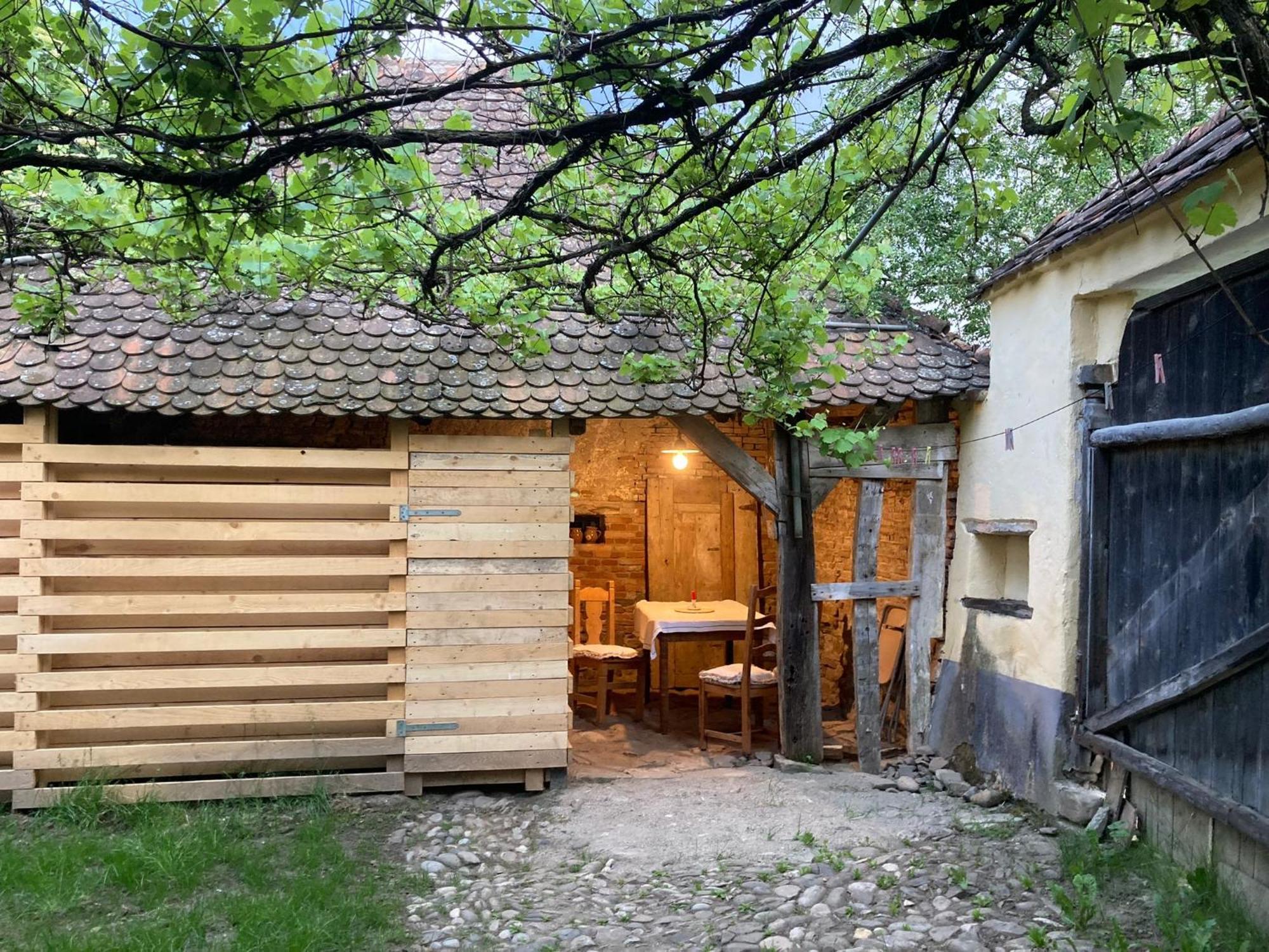House By The Church - Entire House Crit Extérieur photo